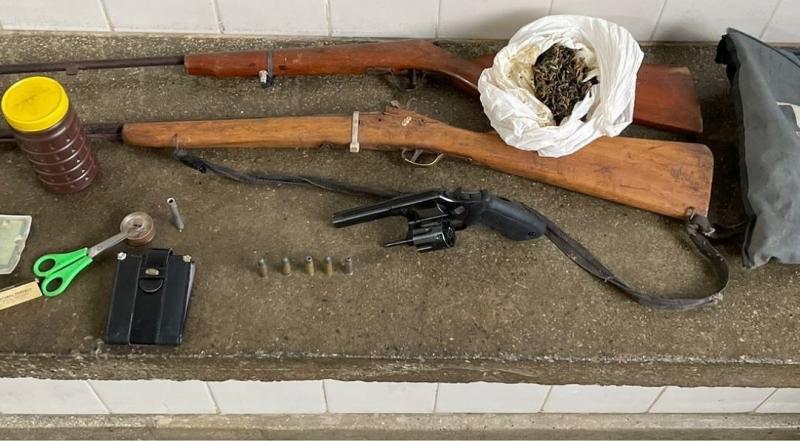 Homens são presos com armas e drogas durante ação da CIPPA Lençóis em Ibicoara