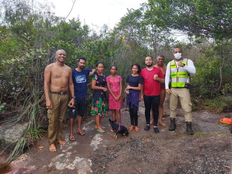 Durante passeio no Parque de Mucugê família fica ilhada no Rio Tiburtino e é resgatada por PMS