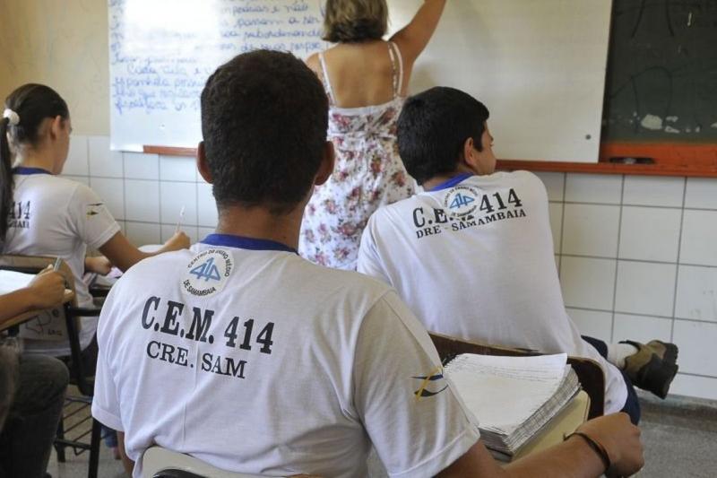 Maioria no ensino médio não aprende o básico de português e matemática